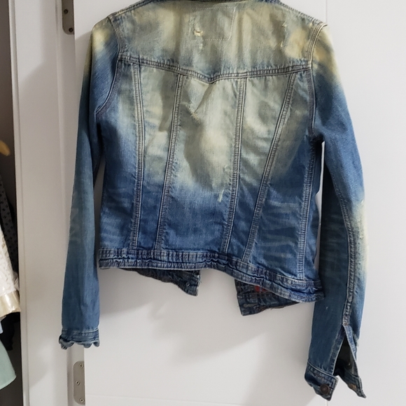 Women's distressed denim jacket - Picture 2 of 3
